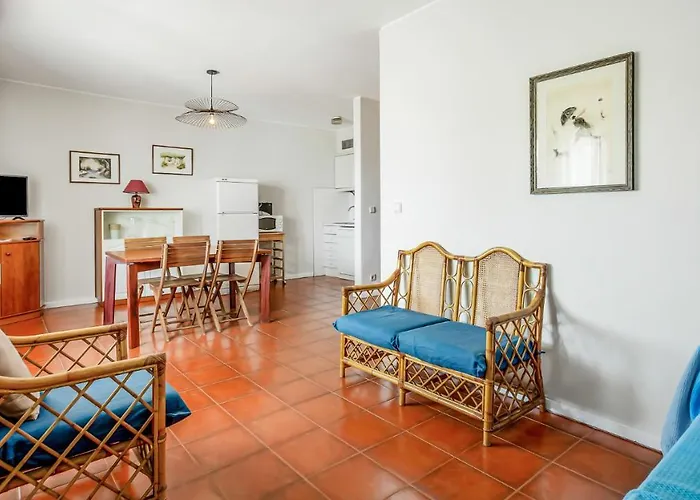 Vilamoura Coastal Retreat By Lovelystay