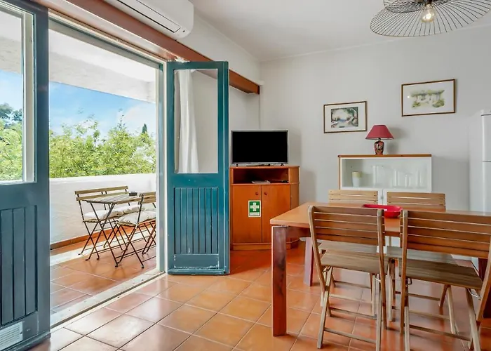 Vilamoura Coastal Retreat By Lovelystay